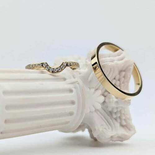 wycieta_obraczka-z-kamieniami