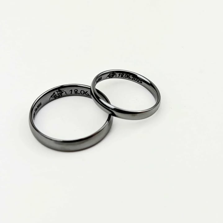 Czarne obrączki ślubne z tantalu 