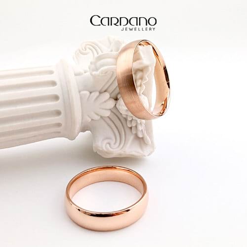 Półokrągłe obrączki ślubne z czerwonego złota Marty i Konstantego | Jubiler Bydgoszcz