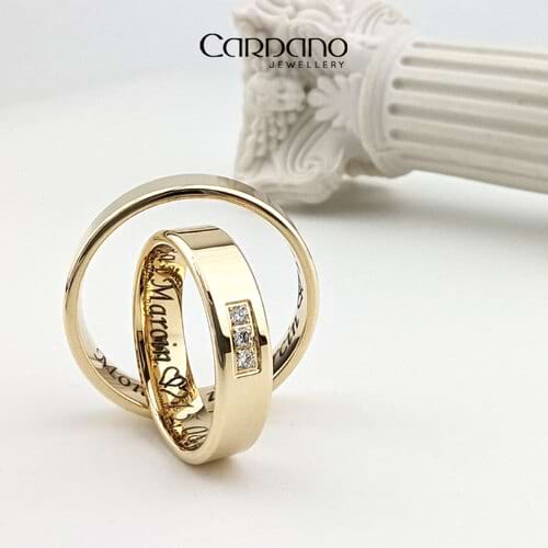 Płaskie obrączki ślubne z żółtego złota z brylantami Moniki i Marcina | Jubiler Toruń