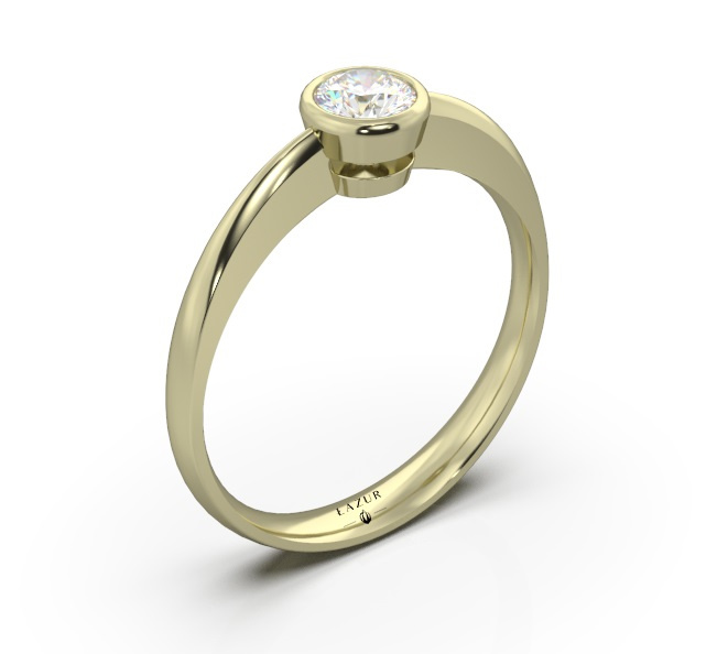 Złoty pierścionek z białym szafirem