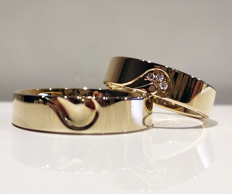 Obrączki ślubne z motywem serca i kamieniami 5mm płaskie złoto próba 585