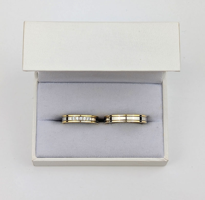 Obrączki ślubne z kamieniami 4mm dwukolorowe złoto żółte i białe próba 585