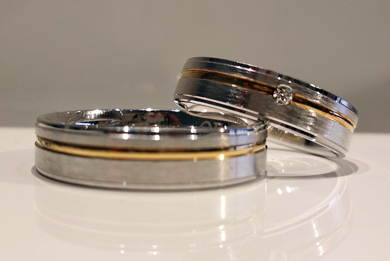 Obrączki ślubne płaskie 5mm z fugą dwukolorowe białe i żółte złoto próba 585