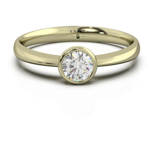 Złoty pierścionek z brylantem