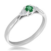 Piękny pierścionek ze szmaragdem z białego złota