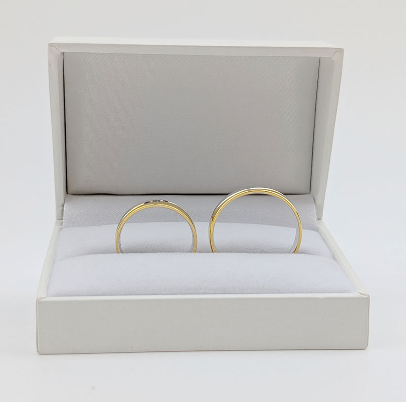 Obrączki ślubne z linią i kamieniami 4mm dwukolorowe żółte i białe złoto próba 585