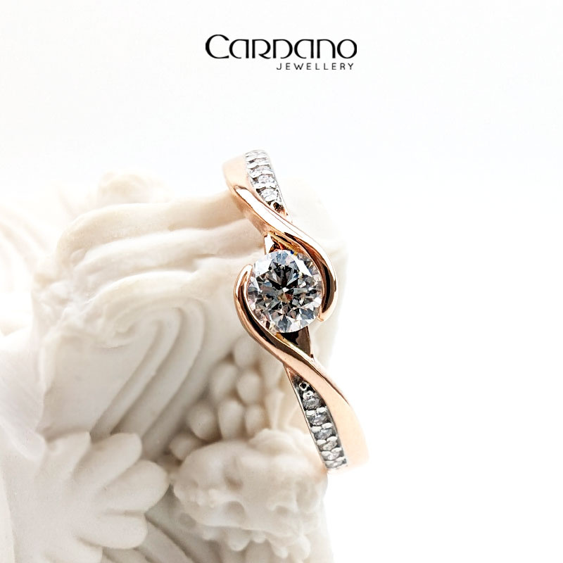 Elegancki pierścionek z diamentami różowe złoto 585