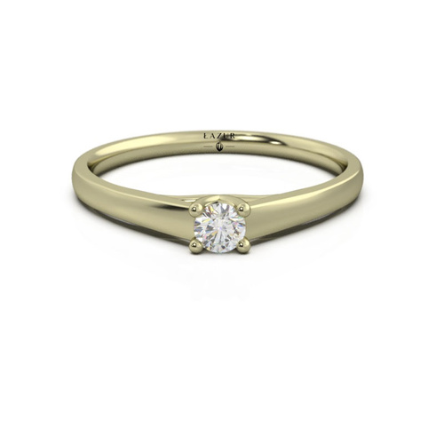 Złoty pierścionek z brylantem