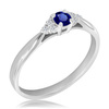 Piękny pierścionek z szafirem z białego złota