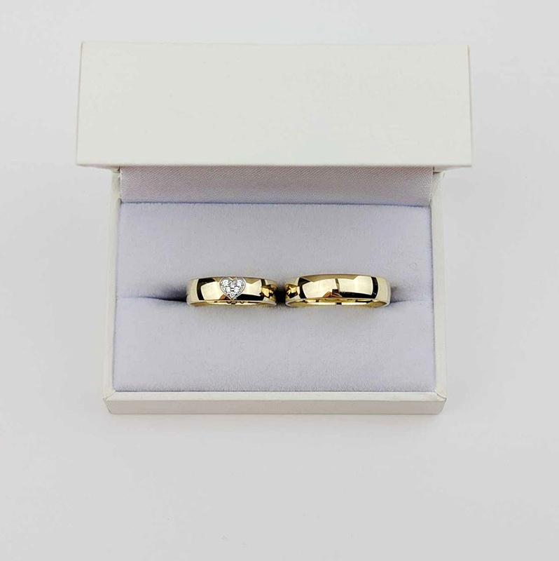 Obrączki ślubne półokrągłe 5mm z dużym sercem żółto próba 585