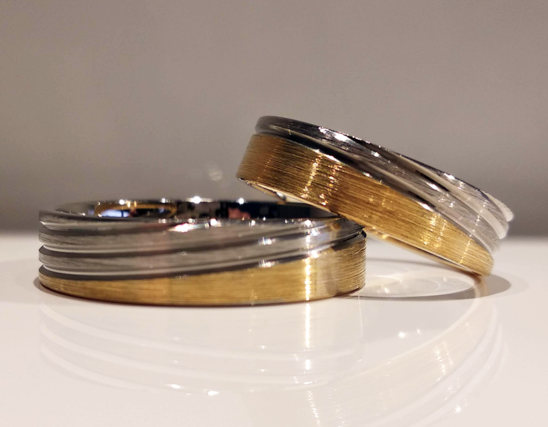 Obrączki ślubne płaskie z falami 5mm dwukolorowe białe i żółte złoto próba 585