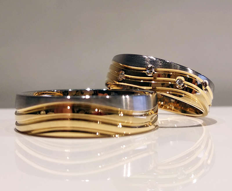 Obrączki ślubne 5,5mm z falami i kamieniami dwukolorowe żółte i białe złoto próba 585