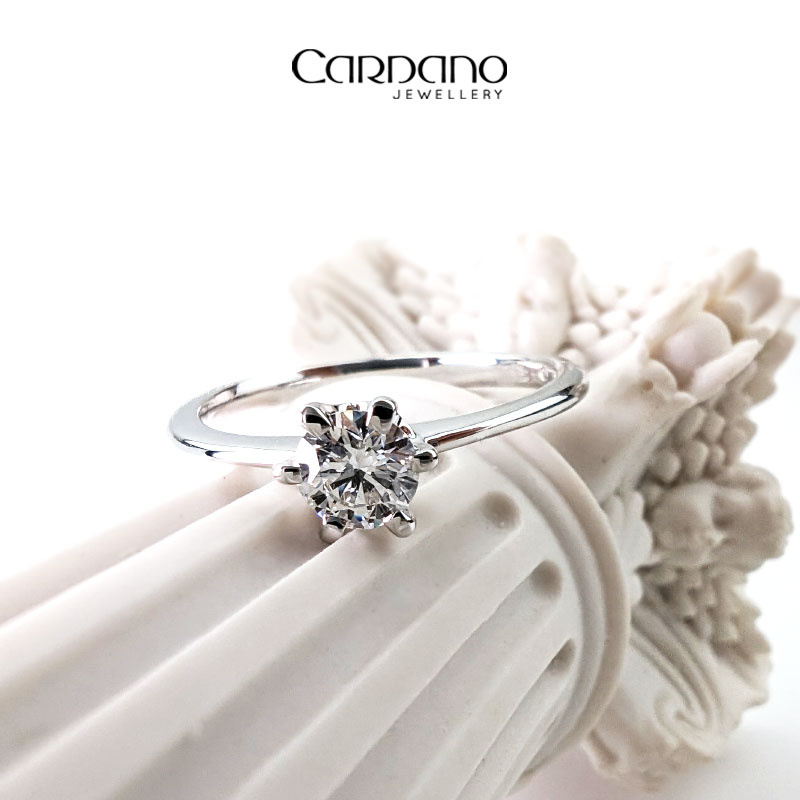 Pierścionek z białego złota z brylantem naturalnym