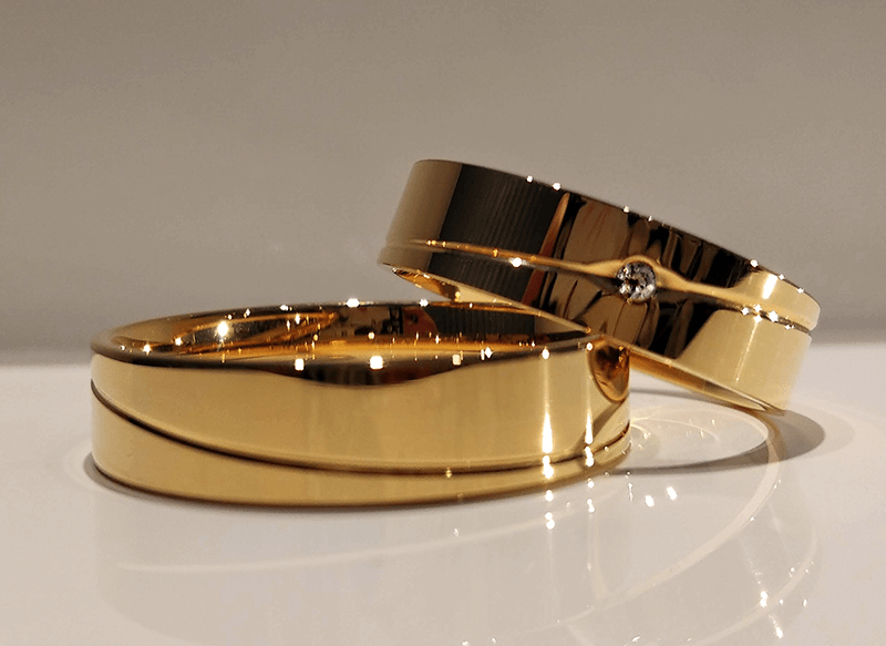 Obrączki ślubne 5mm płaskie z fugą i kamieniem złoto 585