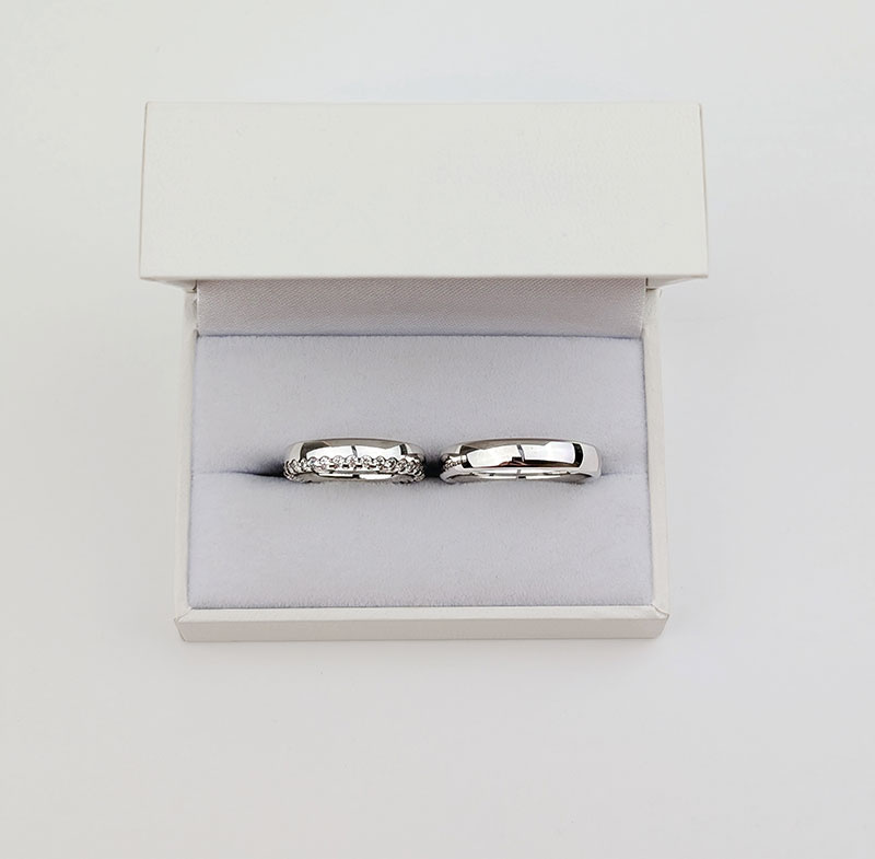 Obrączki ślubne półokrągłe 4,5mm z oprawionymi kamieniami dookoła białe złoto 585