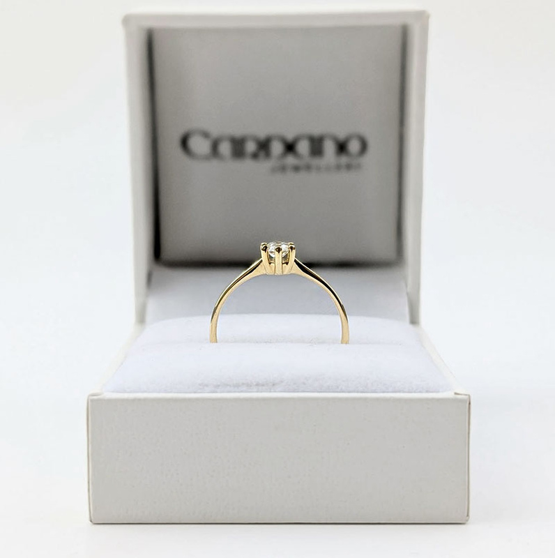 Złoty pierścionek z brylantem naturalnym