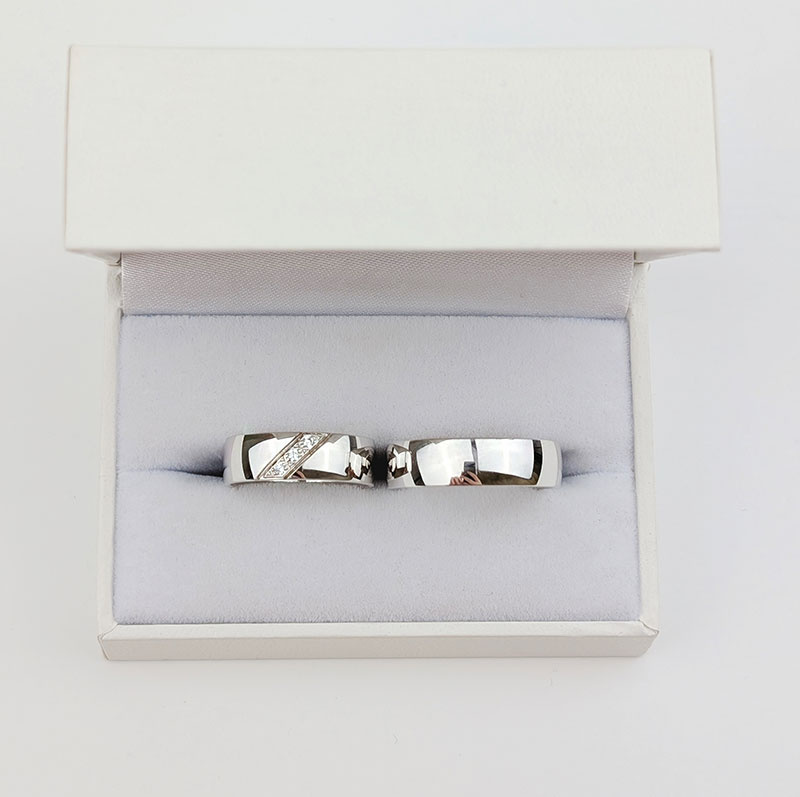 Obrączki ślubne z białego złota 6mm półokrągłe z kamieniami próba 585