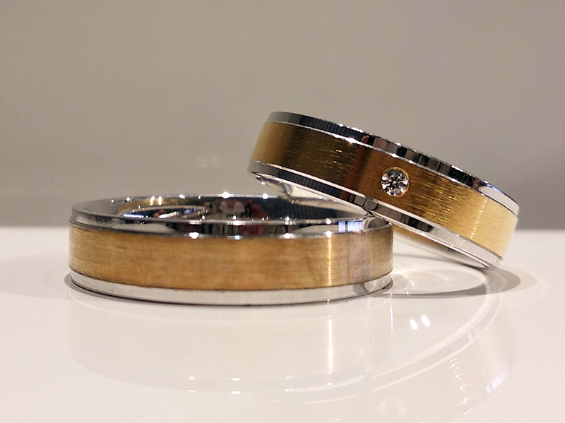 Obrączki ślubne płaskie 5mm z kamieniem dwukolorowe żółte i białe złoto próba 585