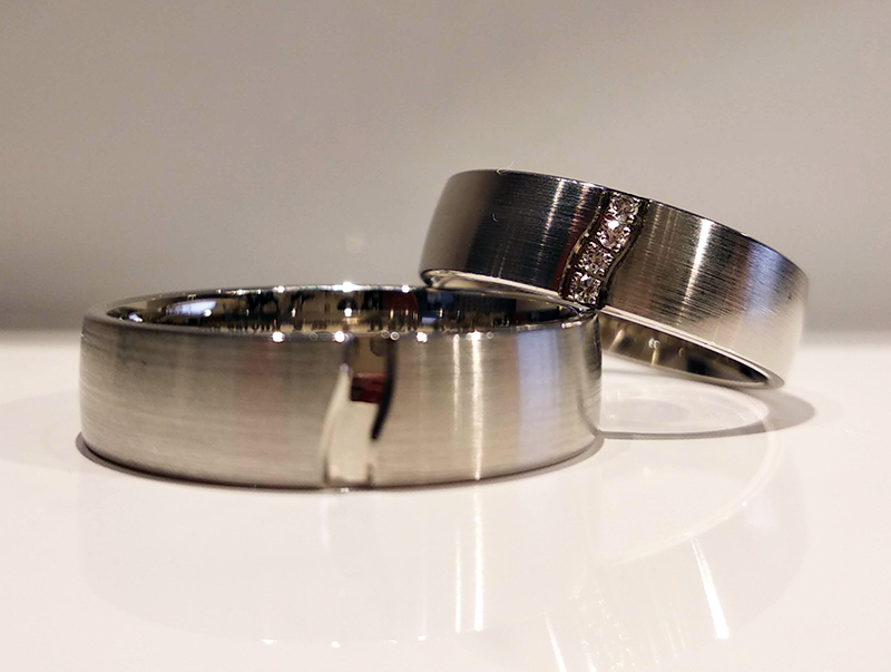 Obrączki ślubne z białym złotem półokrągłe 5,5mm satynowe próba 585