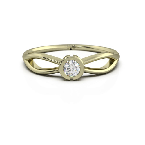 Złoty pierścionek z brylantem