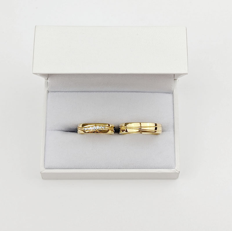 Obrączki ślubne 5mm półokrągłe z falami i kamieniami próba 585