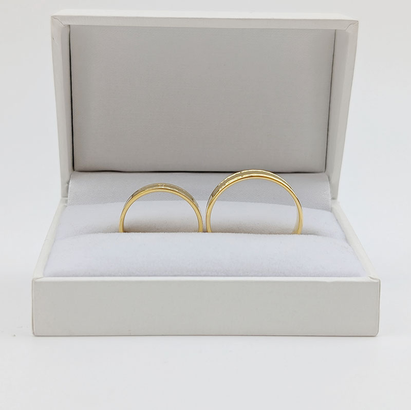 Obrączki ślubne płaskie 5mm ze zdobieniem i kamieniem złoto 585