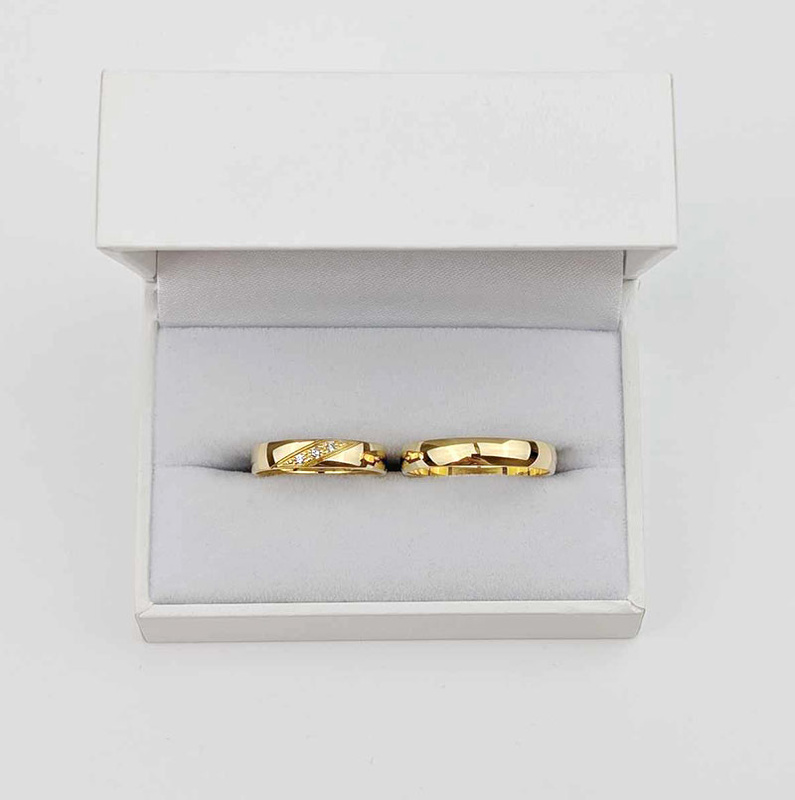 Obrączki ślubne półokrągłe 4mm z kamieniami próba 333