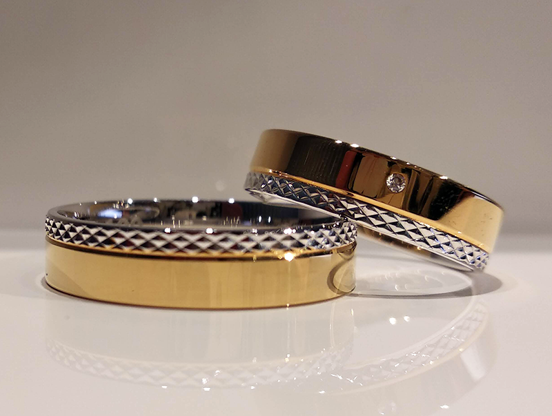 Obrączki ślubne płaskie z diamentowaną fugą 5mm dwukolorowe żółtego i białego złota próba 585