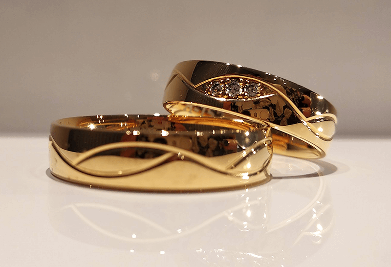 Obrączki ślubne półokrągłe 5mm ze wzorem i kamieniami żółte złoto 585