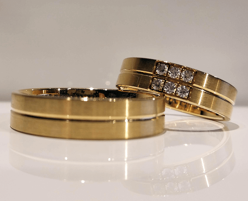 Obrączki ślubne płaskie z fugą i kamieniami 6mm dwukolorowe białe i żółte złoto próba 585