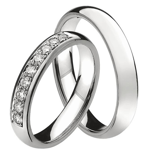 Klasyczne tytanowe obrączki z kamieniami.