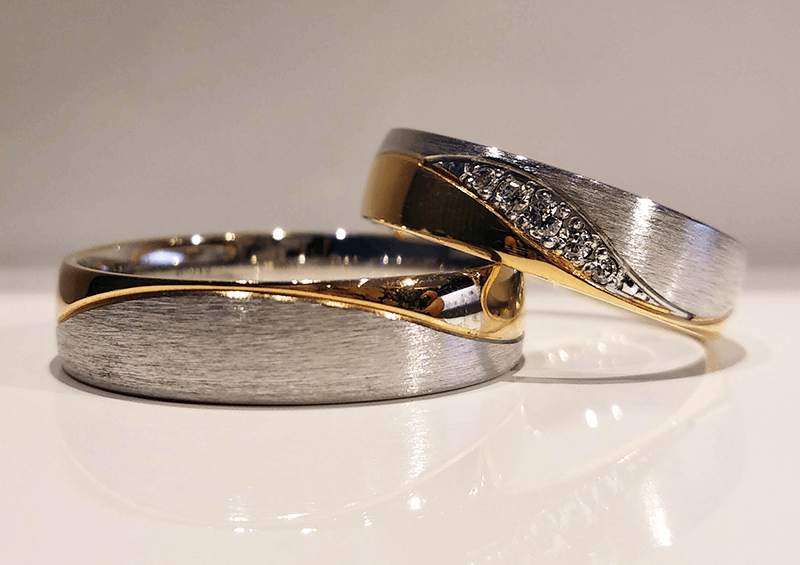 Obrączki ślubne półokrągłe 5mm z kamieniami dwukolorowe żółte i białe złoto próba 585