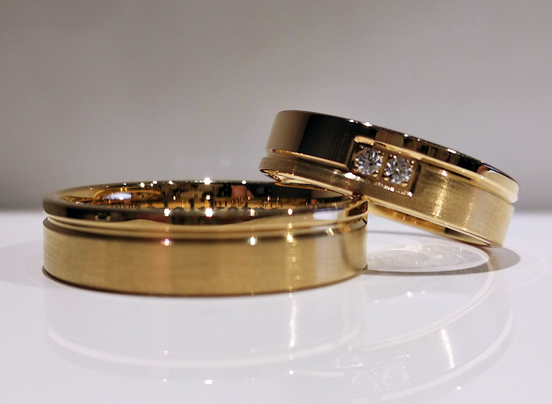 Nowoczesne obrączki ślubne z kamieniami 5mm złoto próba 585