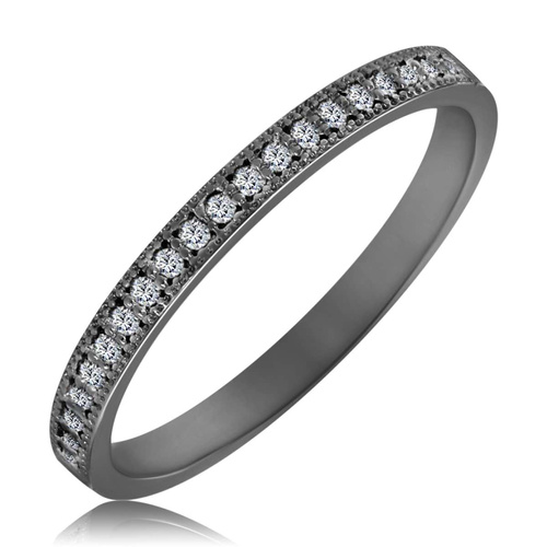 Czarny pierścionek z diamentami