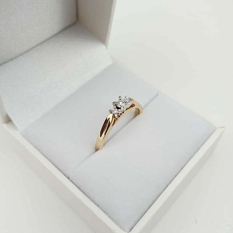 Pierścionek z diamentami żółte złoto 585