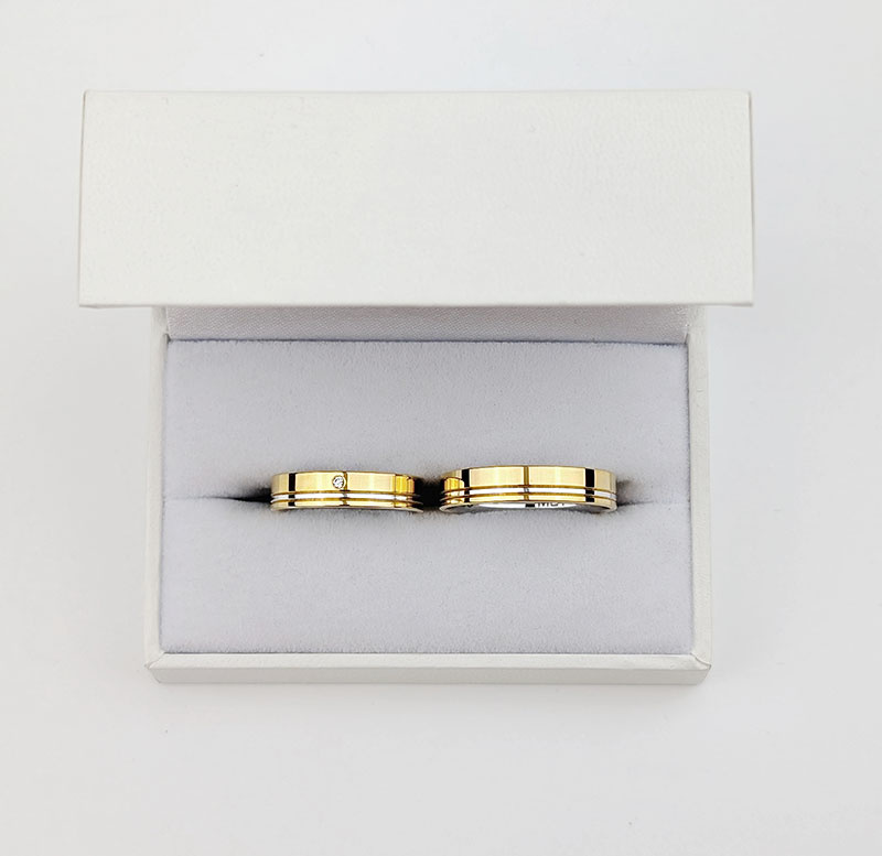 Obrączki ślubne płaskie z linią 4,5mm dwukolorowe żółte i białe złoto próba 585