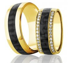 Nietypowe obrączki ślubne carbonowe ze złotem próba 585 i kamieniami