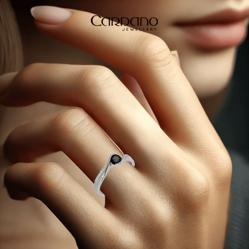 Elegancki pierścionek z czarnym diamentem białe złoto 585