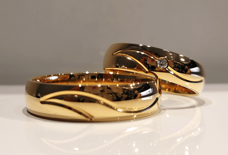 Obrączki ślubne półokrągłe z falą i kamieniem 5mm złoto 585