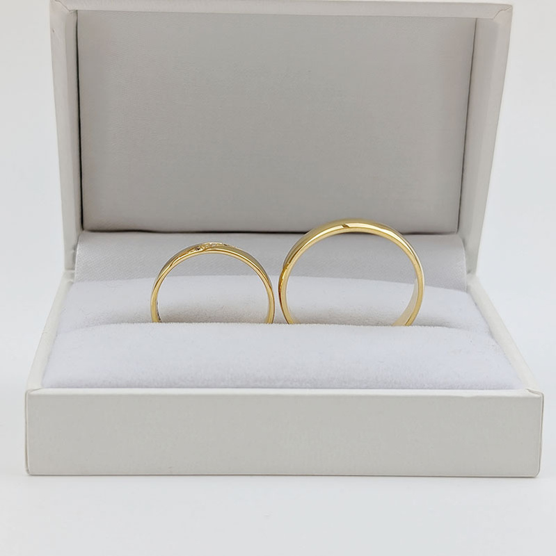 Obrączki ślubne półokrągłe 4mm z kamieniami próba 585