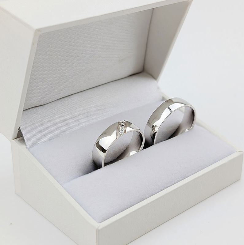 Obrączki ślubne z białego złota 6mm półokrągłe z kamieniami próba 585