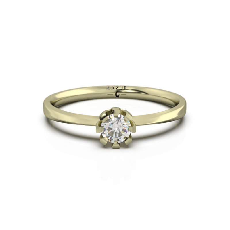 Złoty pierścionek z brylantem