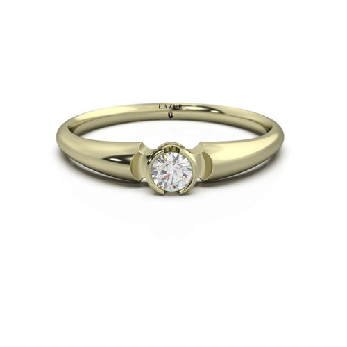 Złoty pierścionek z brylantem