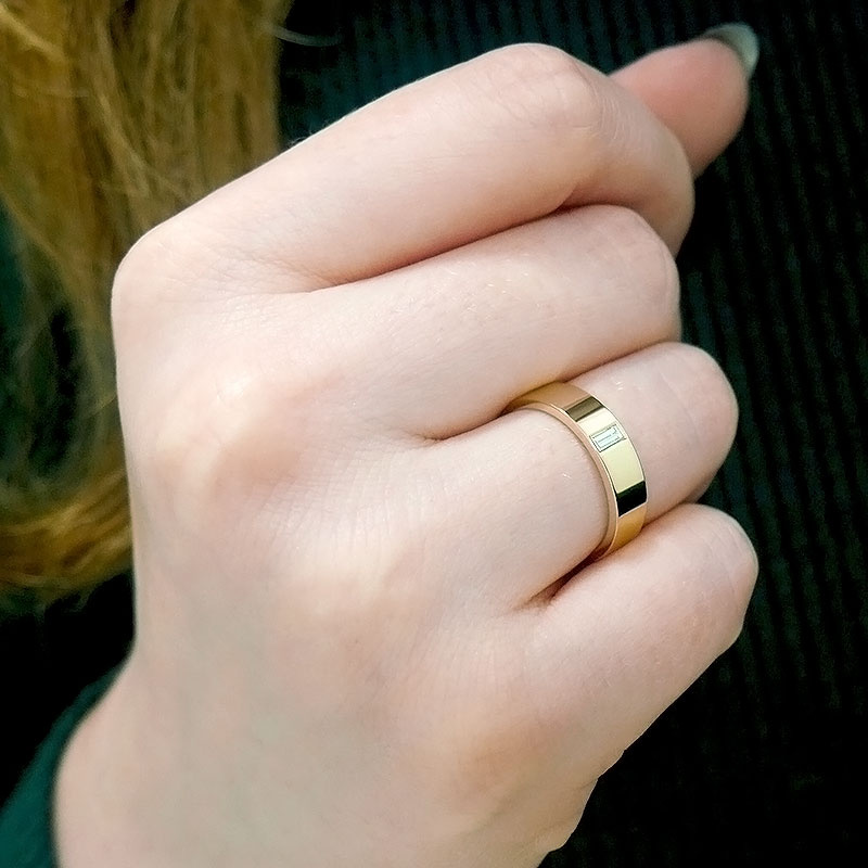 Złota obrączka klasyczna płaska z diamentem prostokątnym 0,11ct