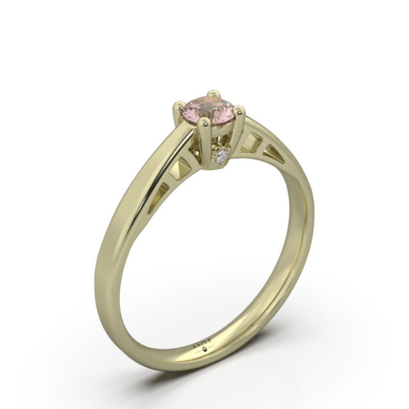 Pierścionek z morganitem i brylantami