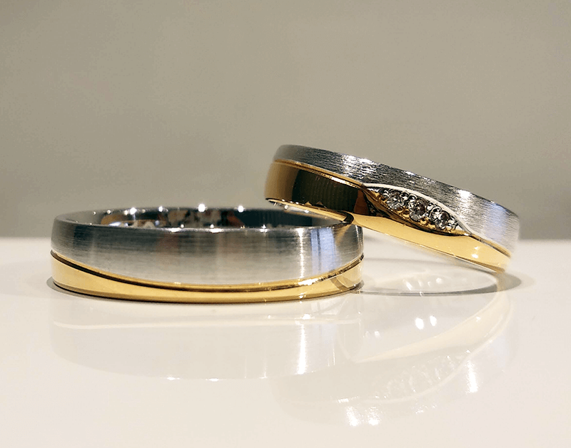 Obrączki ślubne 4,5mm półokrągłe z dwukolorowego złota żółtego i białego próba 585