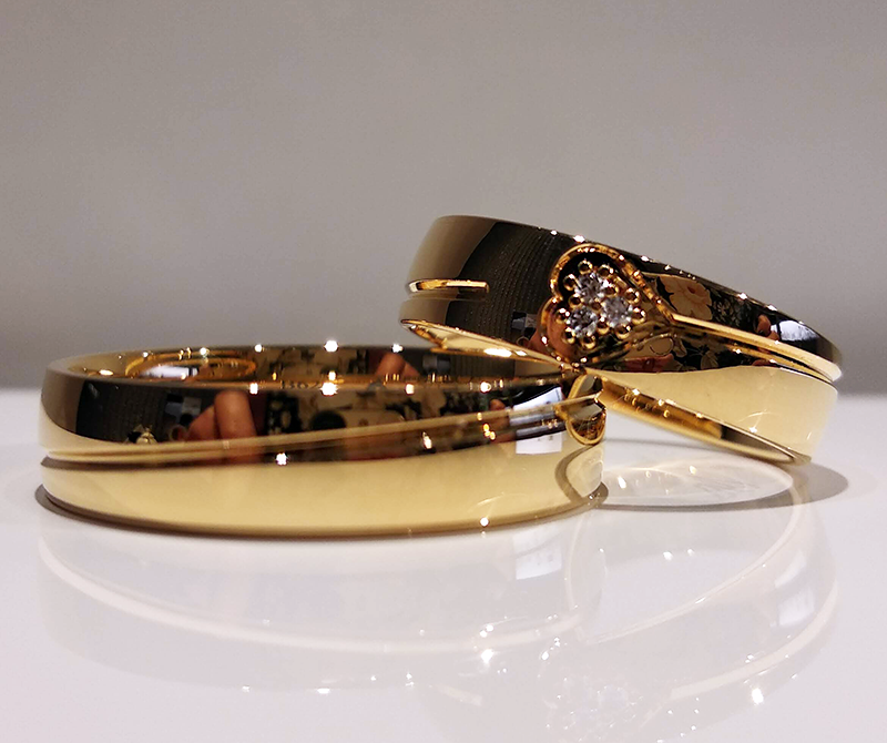 Obrączki ślubne 5mm półokrągłe z sercem i kamieniami próba 585