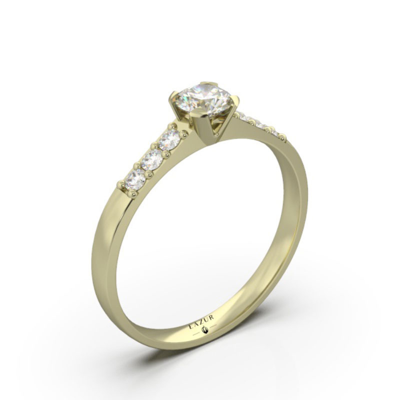 Złoty pierścionek z białym szafirem i brylantami